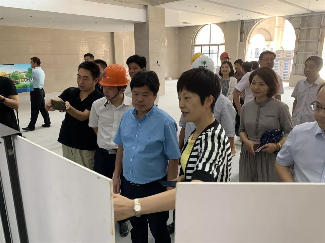 市委常委、組織部長徐仲儀一行赴老年大學(xué)新建工程一期開展調(diào)研