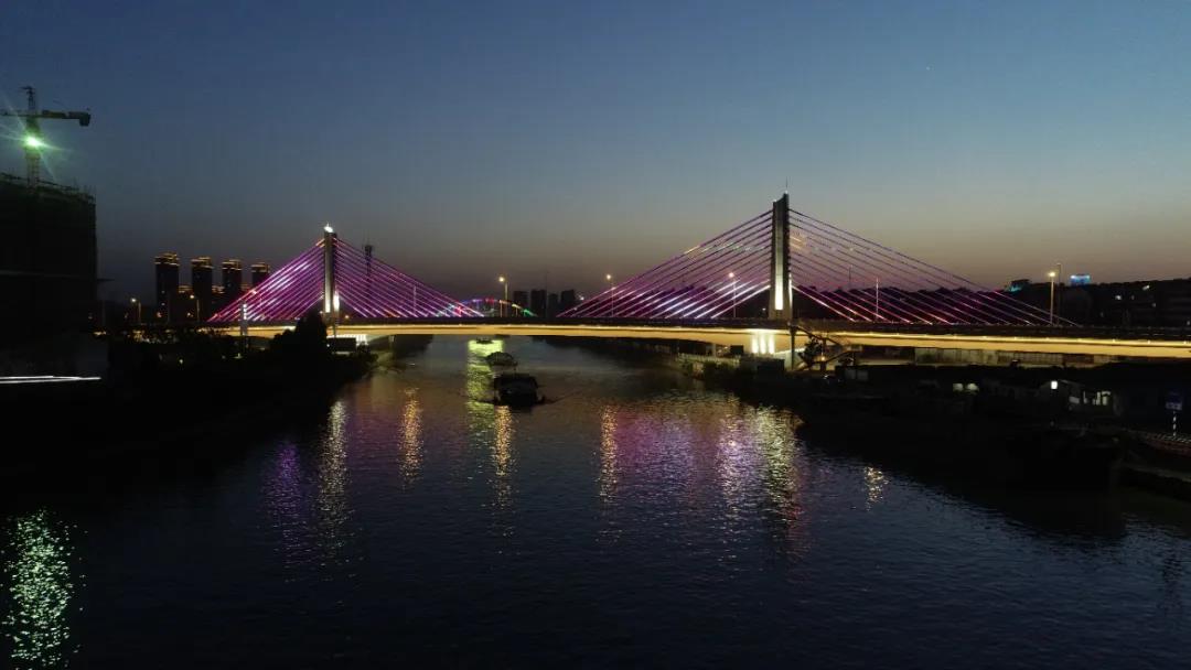 汽笛聲中白鷺飛，長虹托起夜明珠——共賞東塘大橋夜景